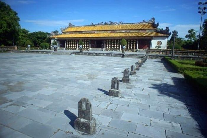 Quy định 'tả văn, hữu võ' có từ khi nào?