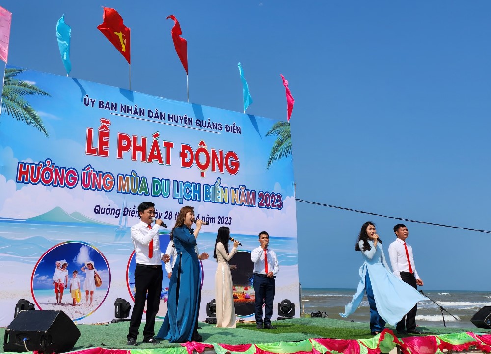 Huyện Quảng Điền phát động hưởng ứng Mùa du lịch biển tại bãi biển Tân Mỹ, xã Quảng Ngạn 