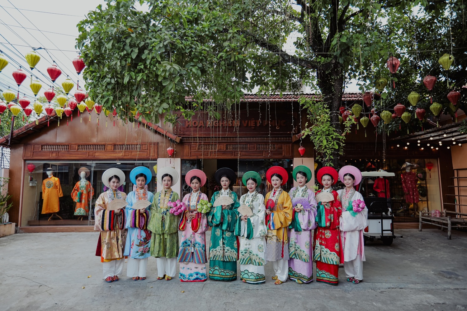 Trải nghiệm chụp ảnh cổ phục - Hành trình trở về với vẻ đẹp cố đô Huế