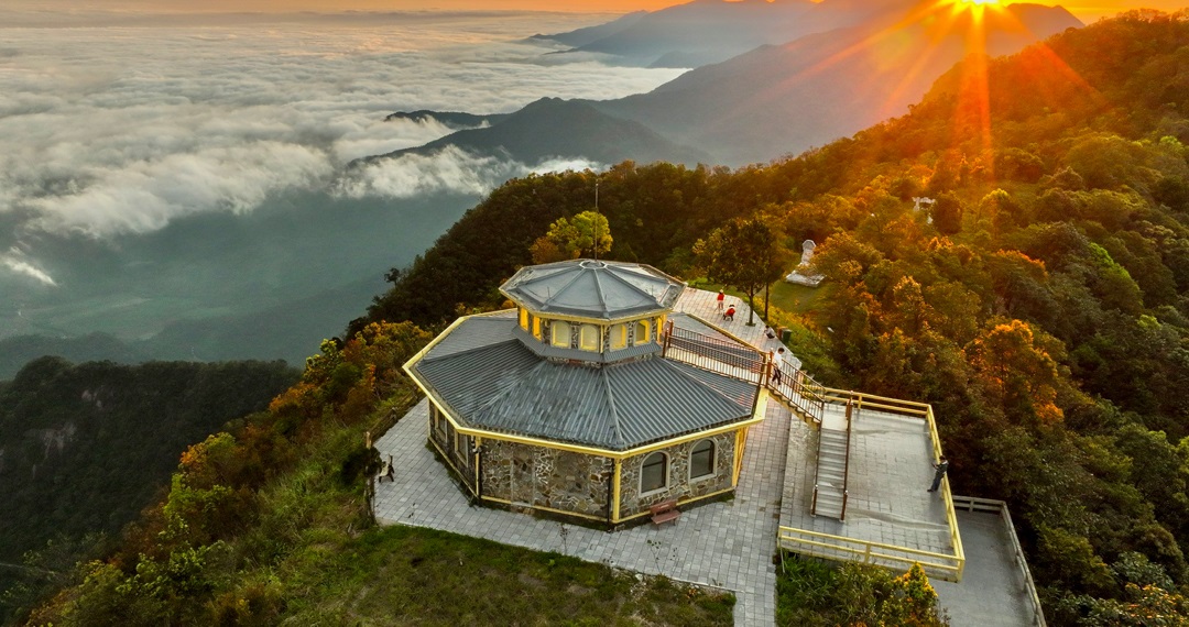 Ngắm một Châu Âu trên đỉnh Bạch Mã