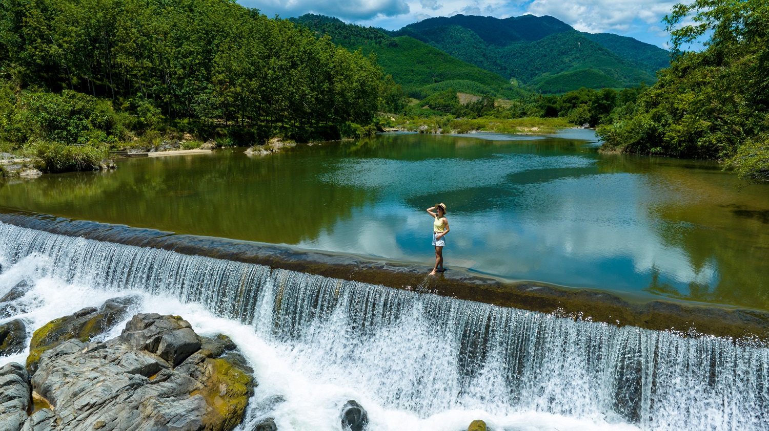Đến Huế để tận hưởng một mùa hè khác biệt: Từ biển Lộc Bình đến đỉnh Bạch Mã, từ dòng Hương đến đại ngàn A Lưới