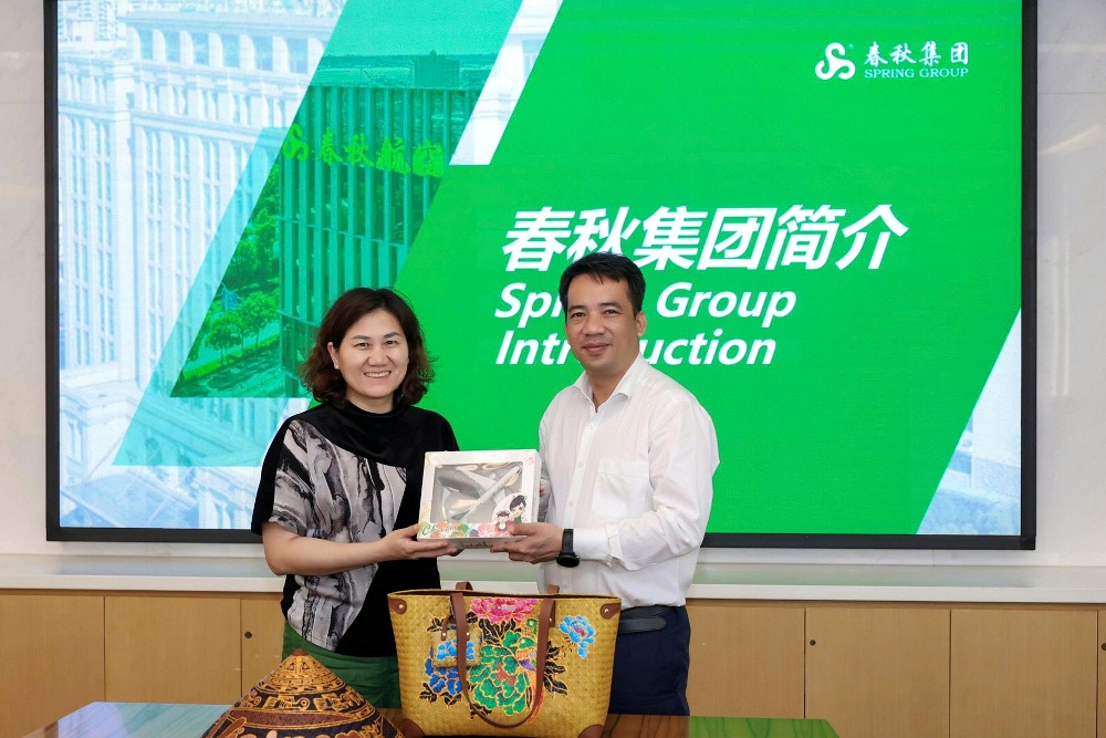 a Giang tại công ty Spring