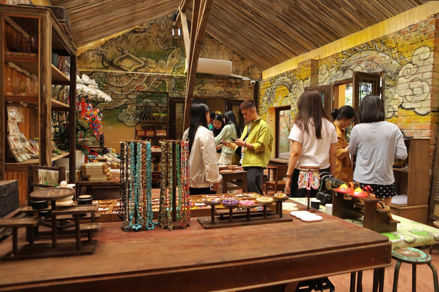 Hội Coffee: Không chỉ là một quán cà phê mà còn là một không gian văn hóa giữa lòng phố cổ Chi Lăng  