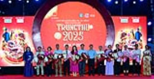 Huế rộn ràng Ngày hội quảng diễn Lân - Sư - Rồng và rước đèn Trung thu 2025