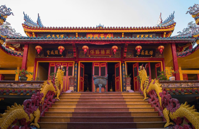 Khám phá Huế