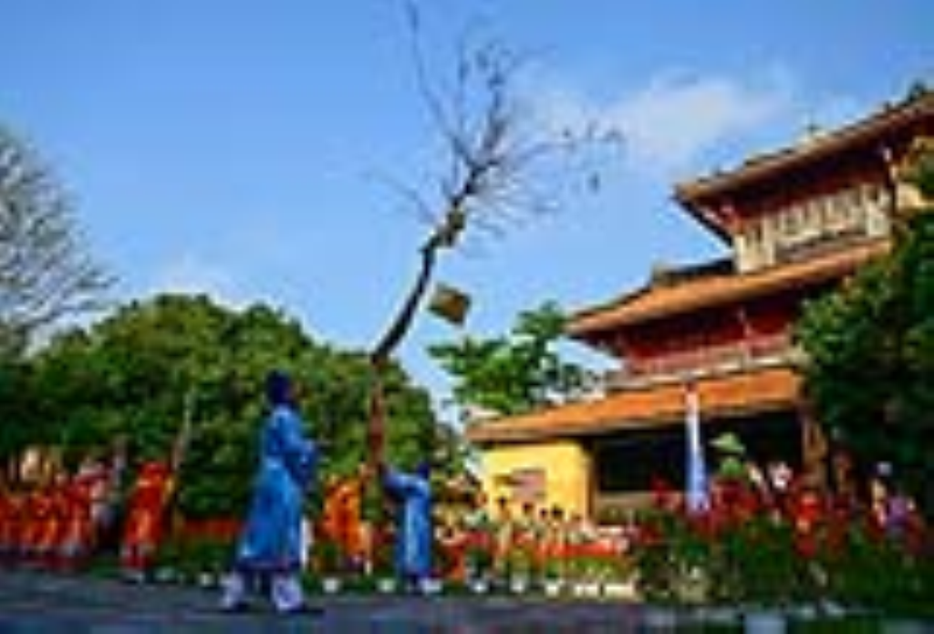 Lễ Hạ nêu tại Đại Nội Huế. Khép lại Tết cổ truyền, mở đầu một năm mới bình an