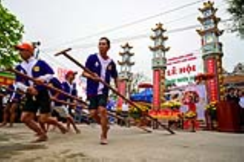 Rộn ràng lễ hội đua ghe làng Triều Sơn Đông