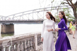 Ai đã từng đến Huế, sẽ nhớ mãi tà áo dài thướt tha..., nhưng người Huế mặc áo dài từ khi nào?