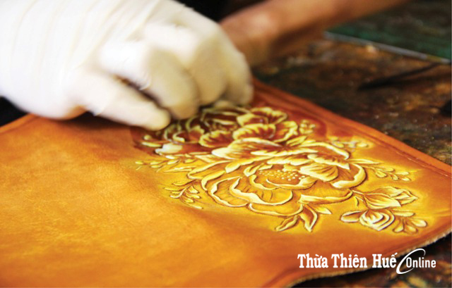Người trẻ “mê” đồ da Handmade