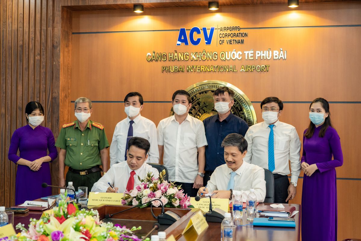 QUẢN LÝ SÂN BAY PHÚ BÀI LÀM VIỆC TẠI TRUNG TÂM ĐIỀU HÀNH NỘI BỘ